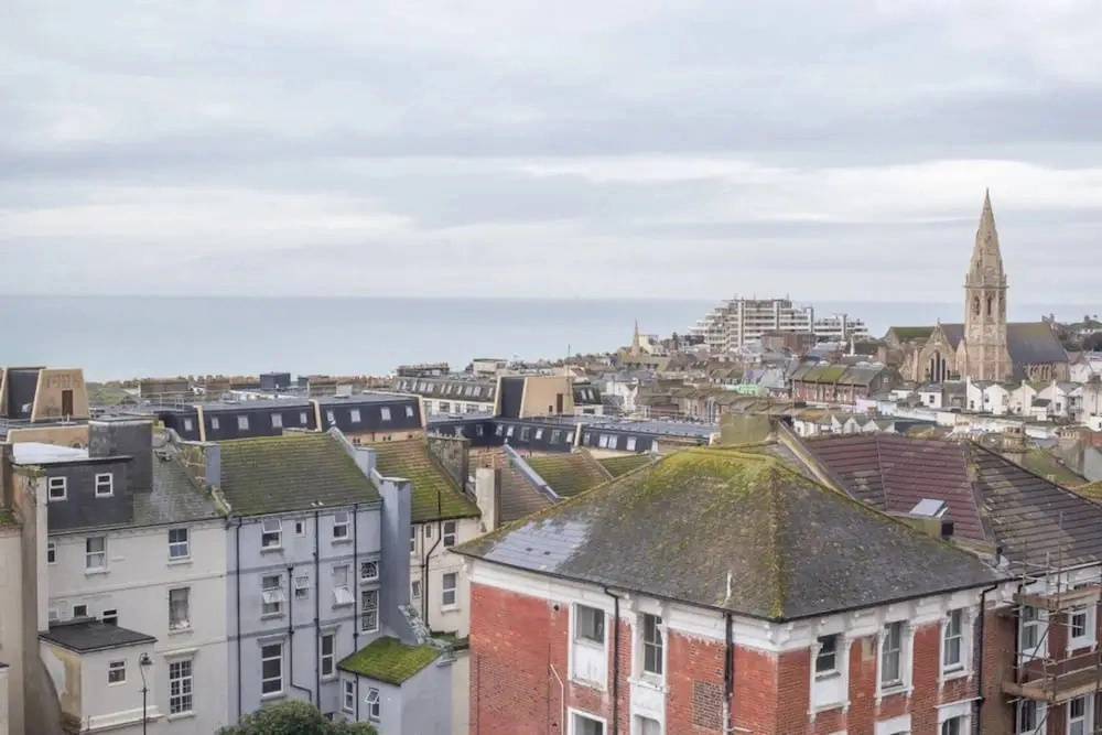 Coastal Charm 1BR Flat Near the Sea Street Parking