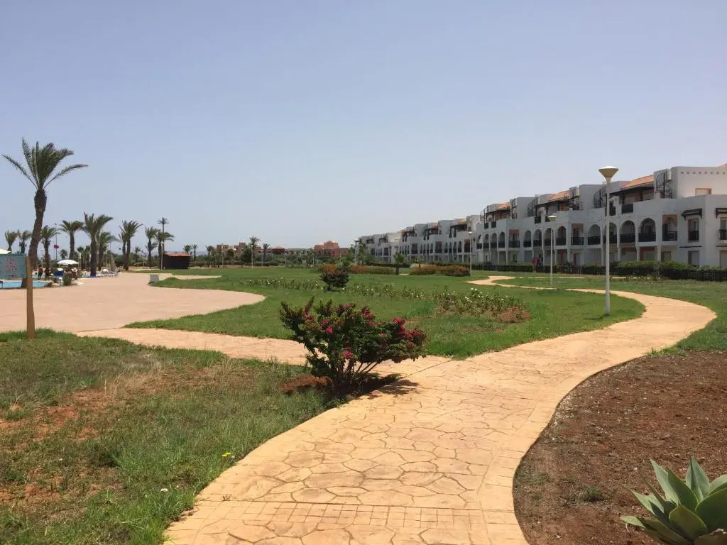 Perle Orientale Saidia Appart Rénové vue sur jardin et sur mer