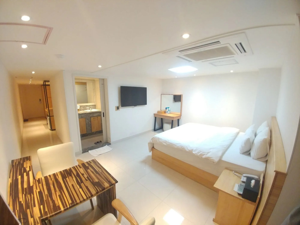 I.Y Hotel