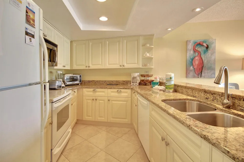 Land's End 304 Building 1 -lovely Updates/near Pool/bay Views