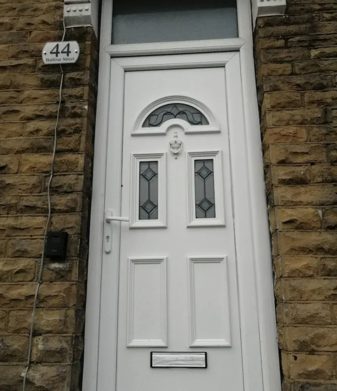 Room-charming Bradford Room to Rent With