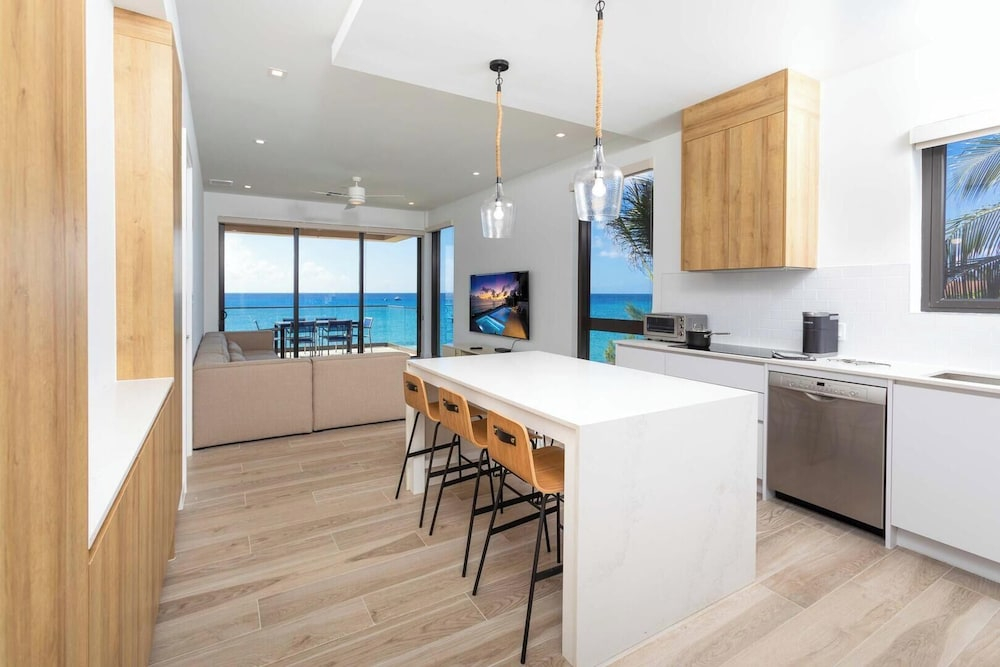 SeaDreams Boutique Condos