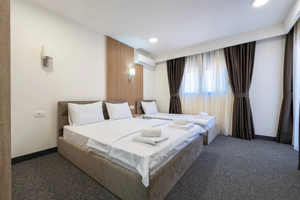 Rooftop Apartments & Rooms