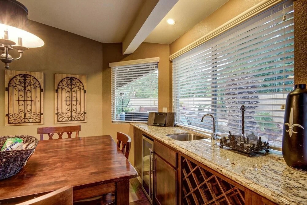 SLS Janice Luxury Home - FREE Heated Pool, Spa, Pool Table & More