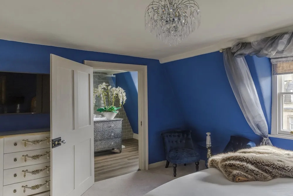 Impeccable 4-bed Apartment in Bath