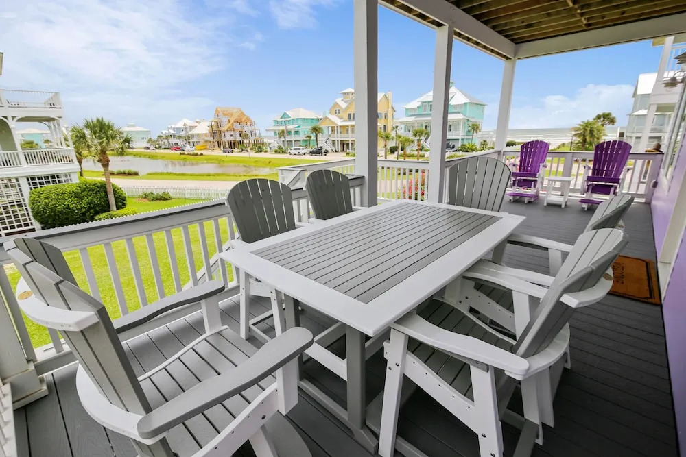 The Conch Castle 5 Bedroom Home