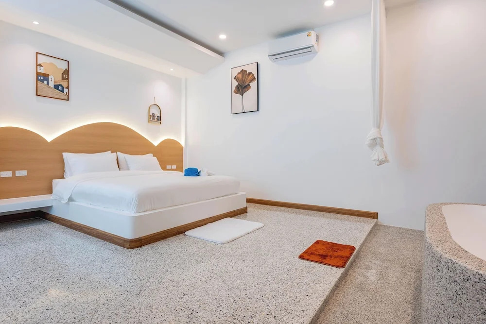 Downtown Oasis Pool Villa