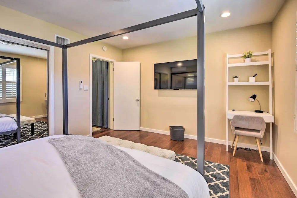 Los Angeles Suite ~ 7 Mi to Venice Beach!