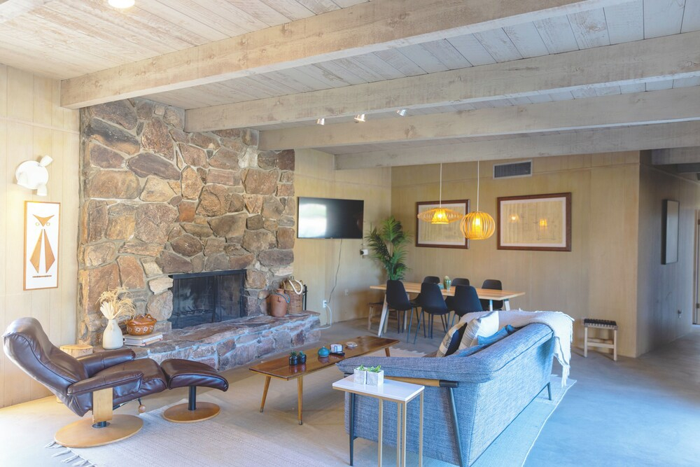 3BR Designer Hideaway w/ Private Pool, spa