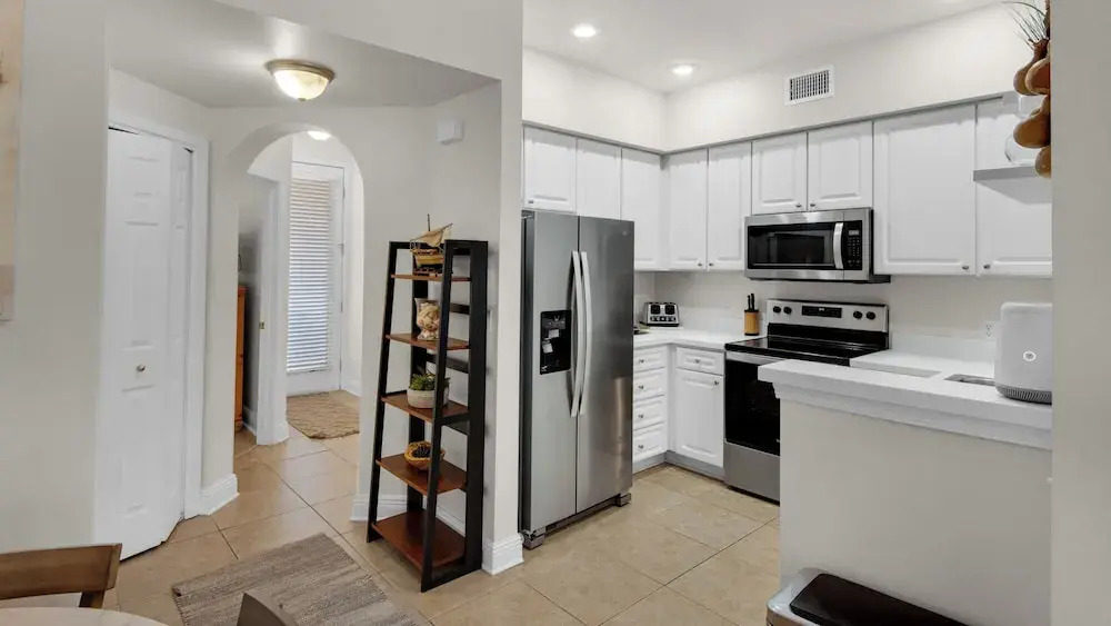 3br/2ba, Sleeps 6, BBQ Grill, Pool, Beach Access + Free Attraction Tickets!