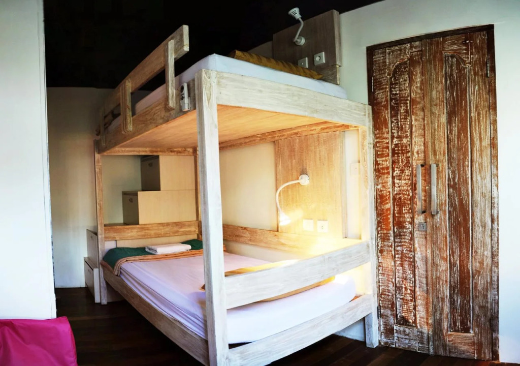 Nau Here Hostel
