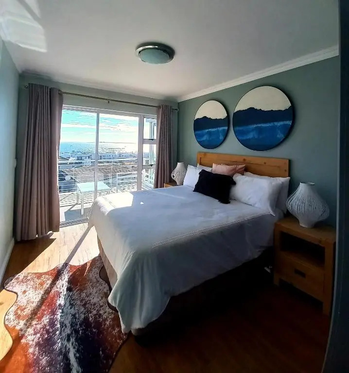 2 Dolphin Ridge , Bloubergstrand