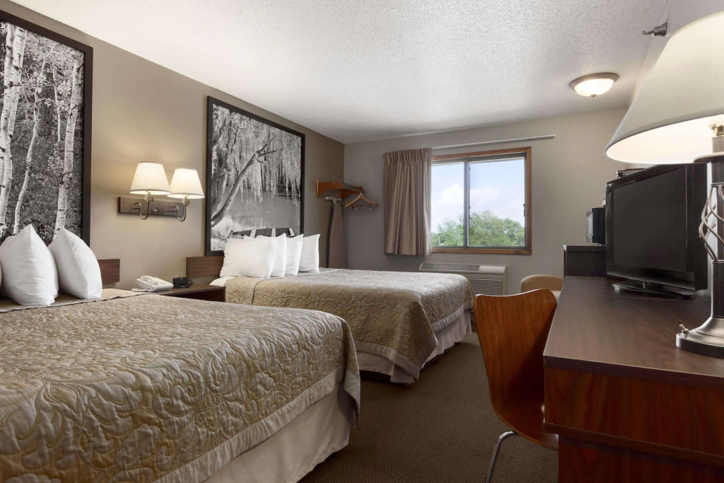 Super 8 by Wyndham Sioux Falls/41st Street