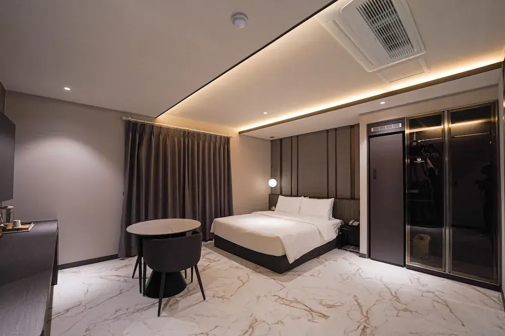 Urban Groove Hotel