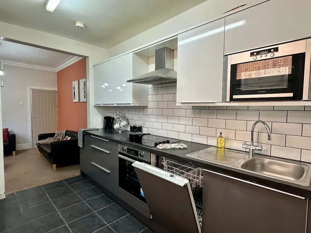 4-bed 3 Bath House in Leicester City