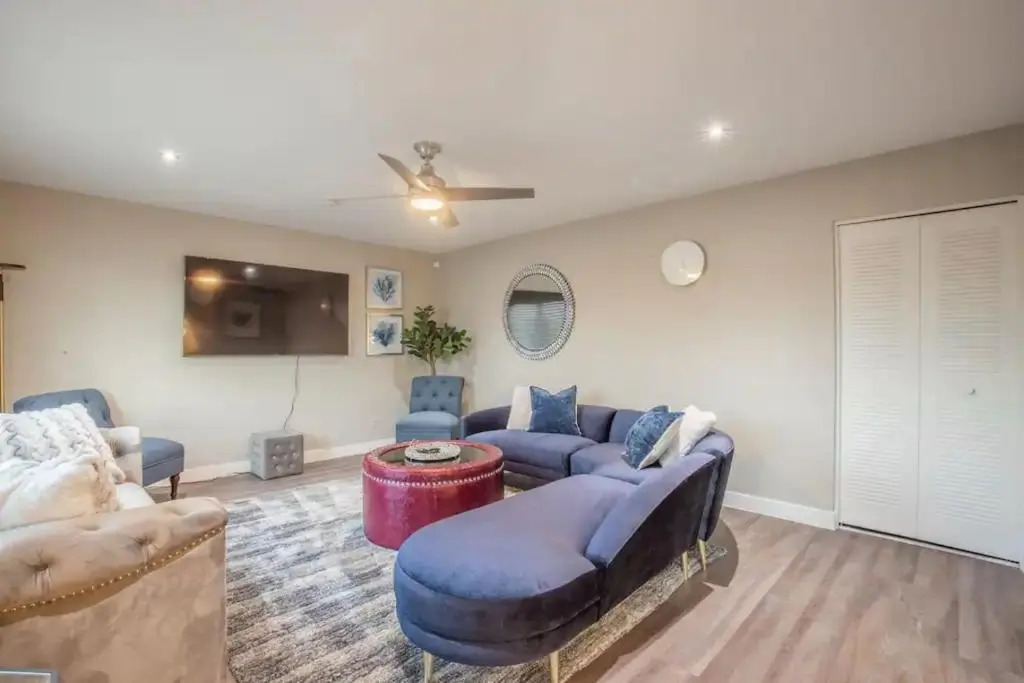 Modern Tempe Gem w Sparkling Pool and Game Room