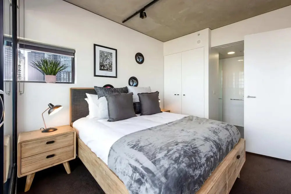 Stylish 2-bed Apt in Southbank With Parking