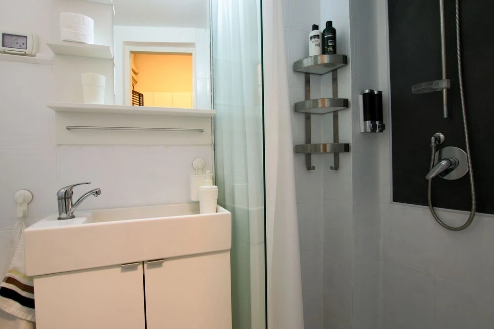 Modern Central Studio 5 min to Beach