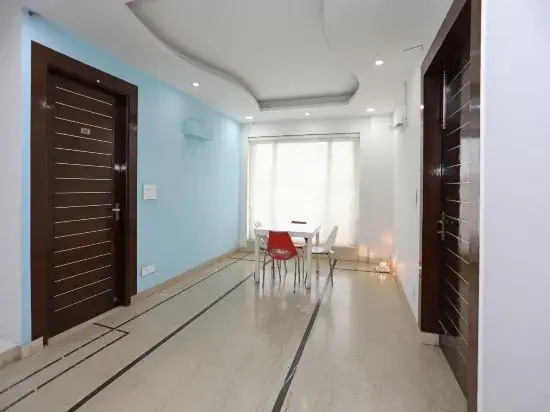 The Signature Hotel By OYO Rooms