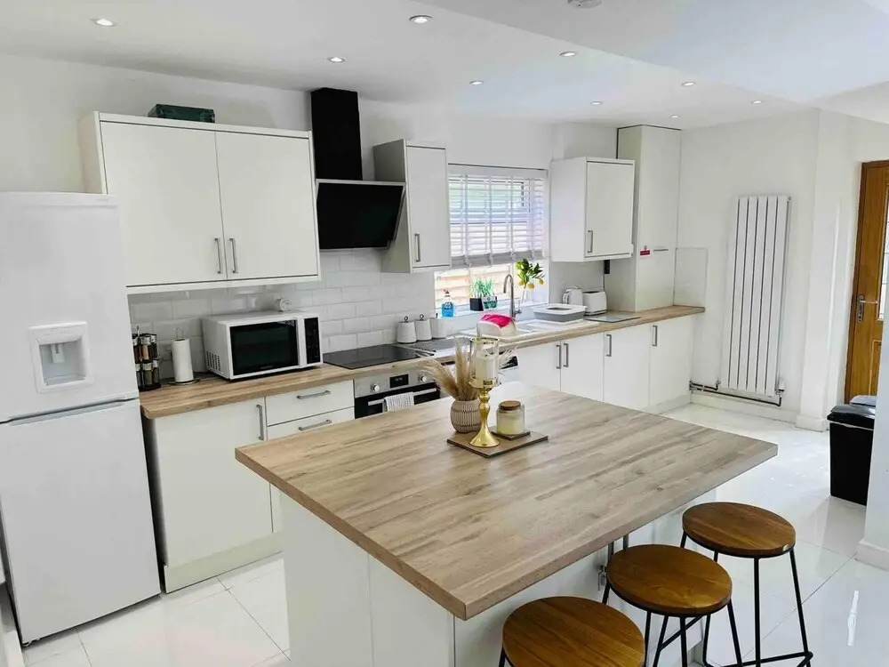Charming 3-bed Home Minutes From City Centre