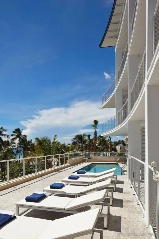 Royal Blues Hotel