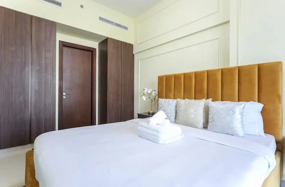 Elite LUX Holiday Homes - Canal View 2bhk in Prime Business Bay Dubai