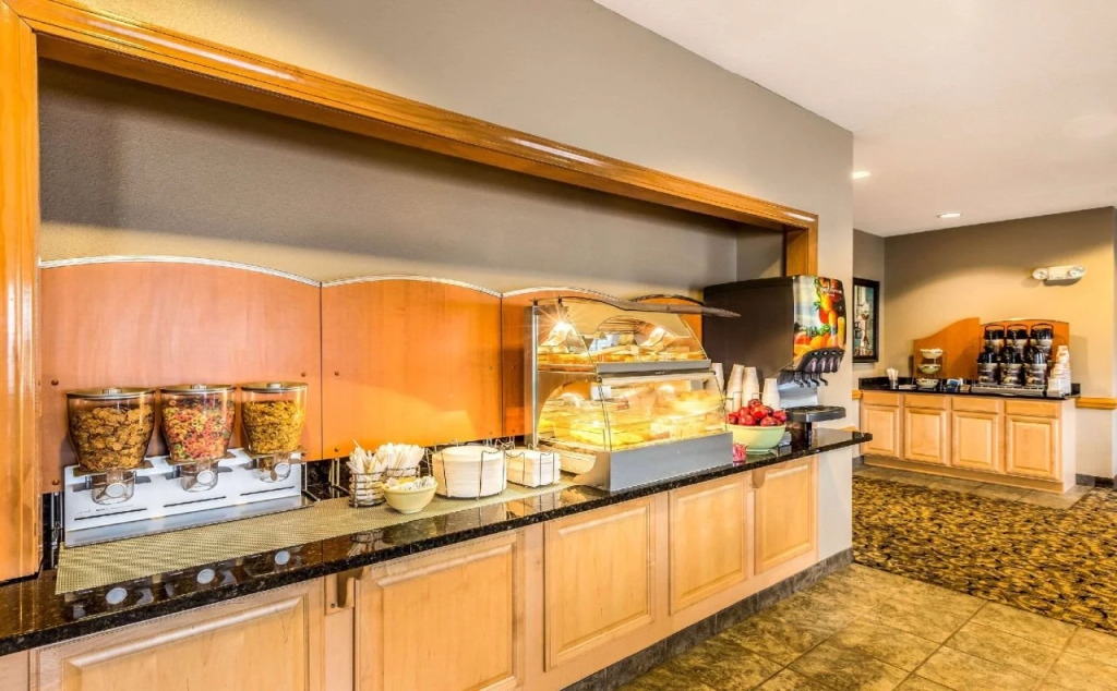 Quality Inn & Suites Hendersonville - Flat Rock