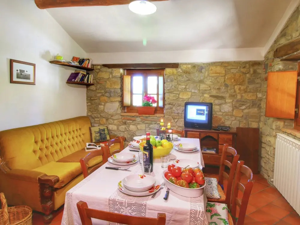 Alluring Farmhouse in Ortignano with Swimming Pool