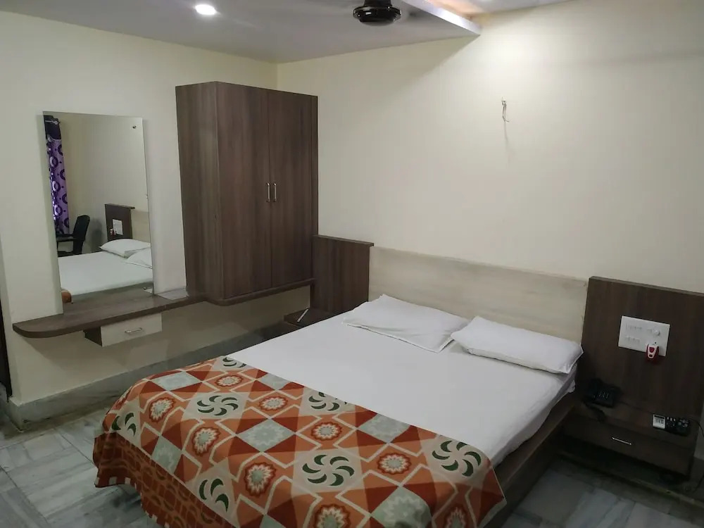 Iroomz Gangothri Residency