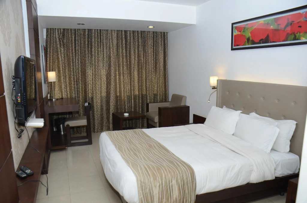 Palette Hotel Surya by CheckIn, Vadodara