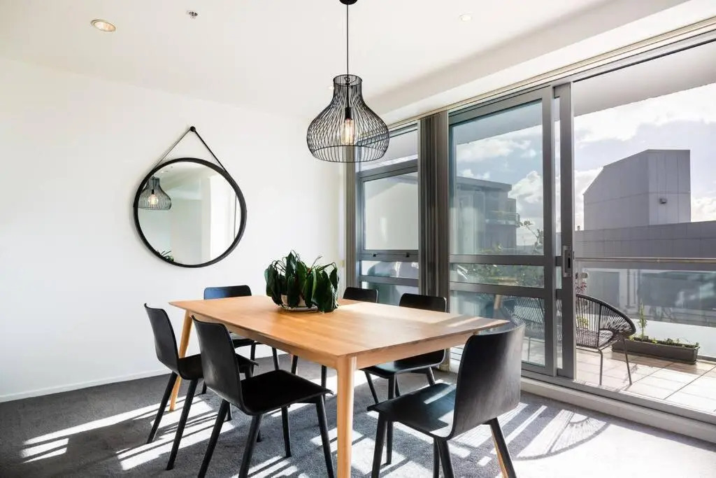 Stunning Three Bedroom Home Near Sky Tower
