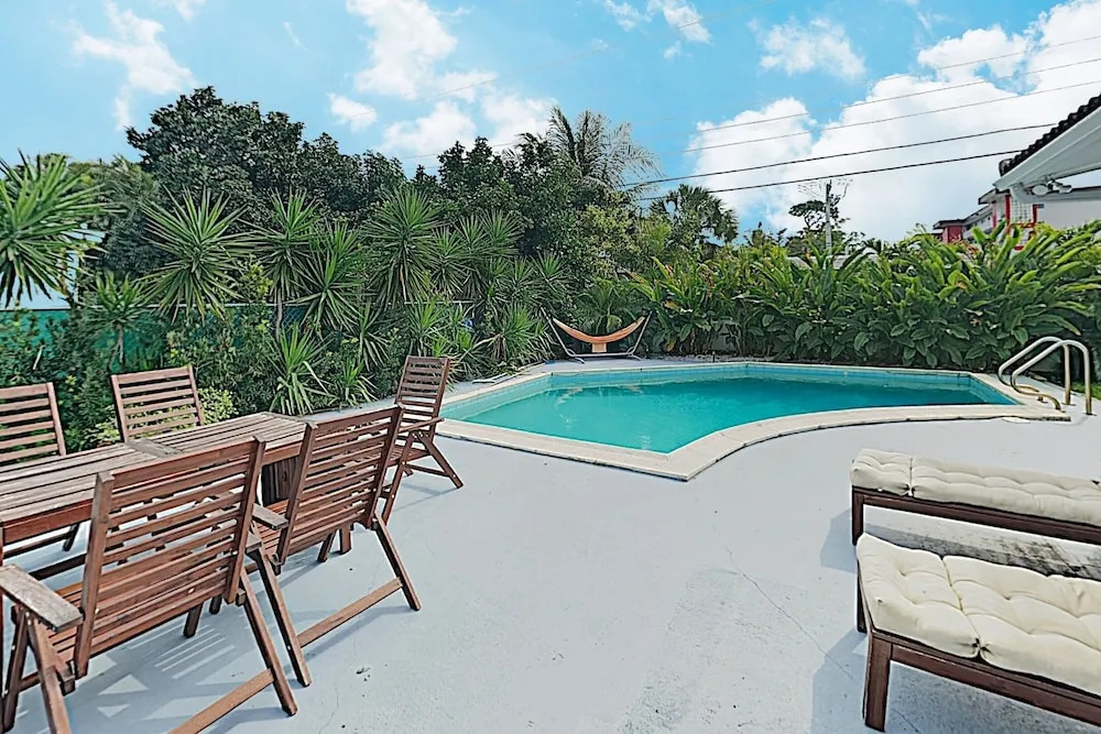 New Listing! Modern Art Haven W/ Pool - Near Beach 3 Bedroom Home
