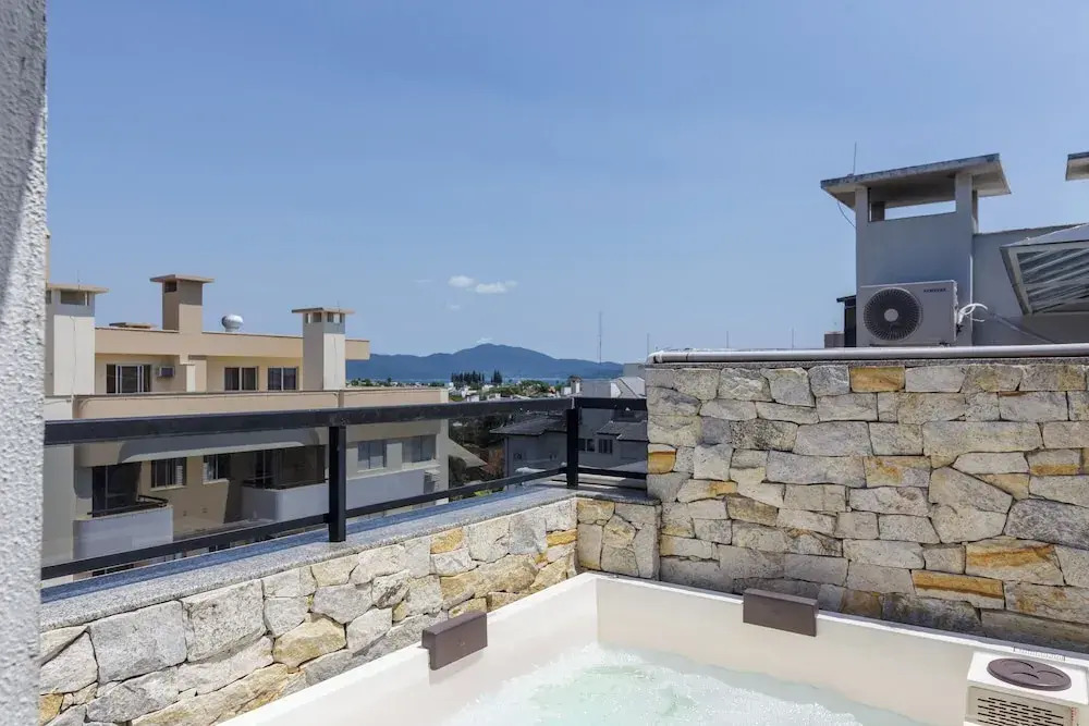 House w/ Gourmet Area, Just 10min From the sea OSH