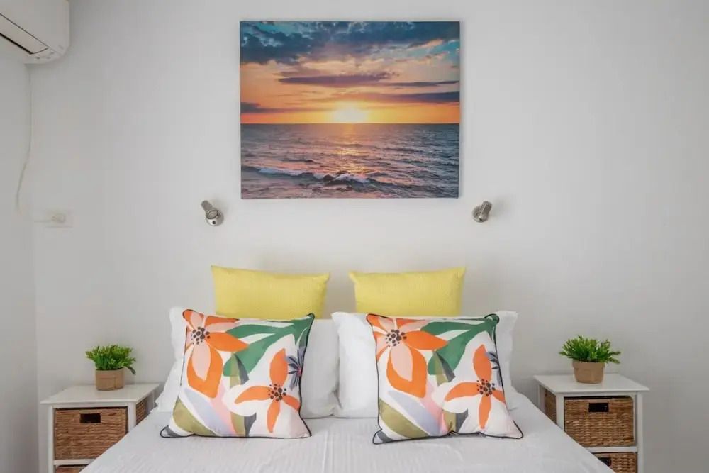 Seafront Getaway Studio, Great Location With Pool