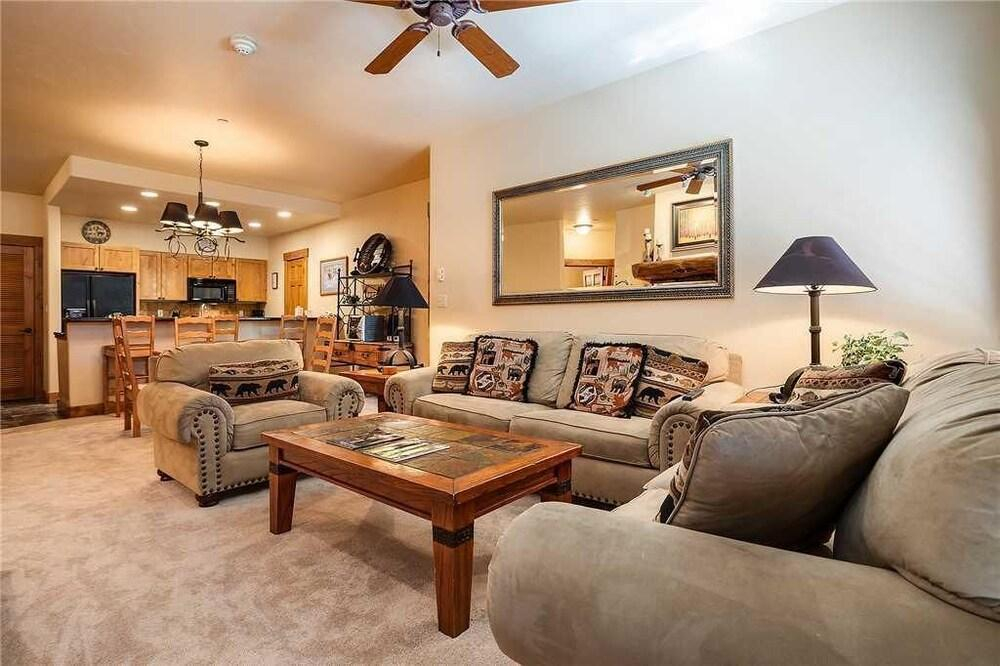 3101 Champagne Lodge, Trappeur's Crossing Apartment 2