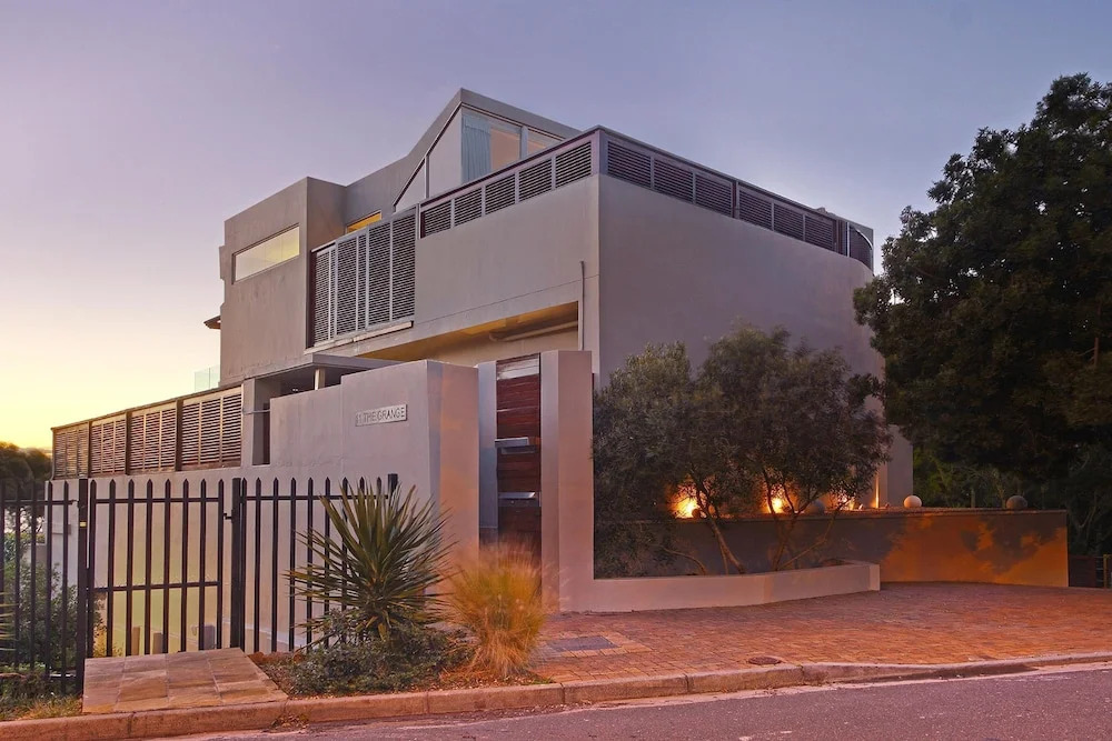 Sea View 3bed Apt w Pool Near Beaches Glen Sunsets