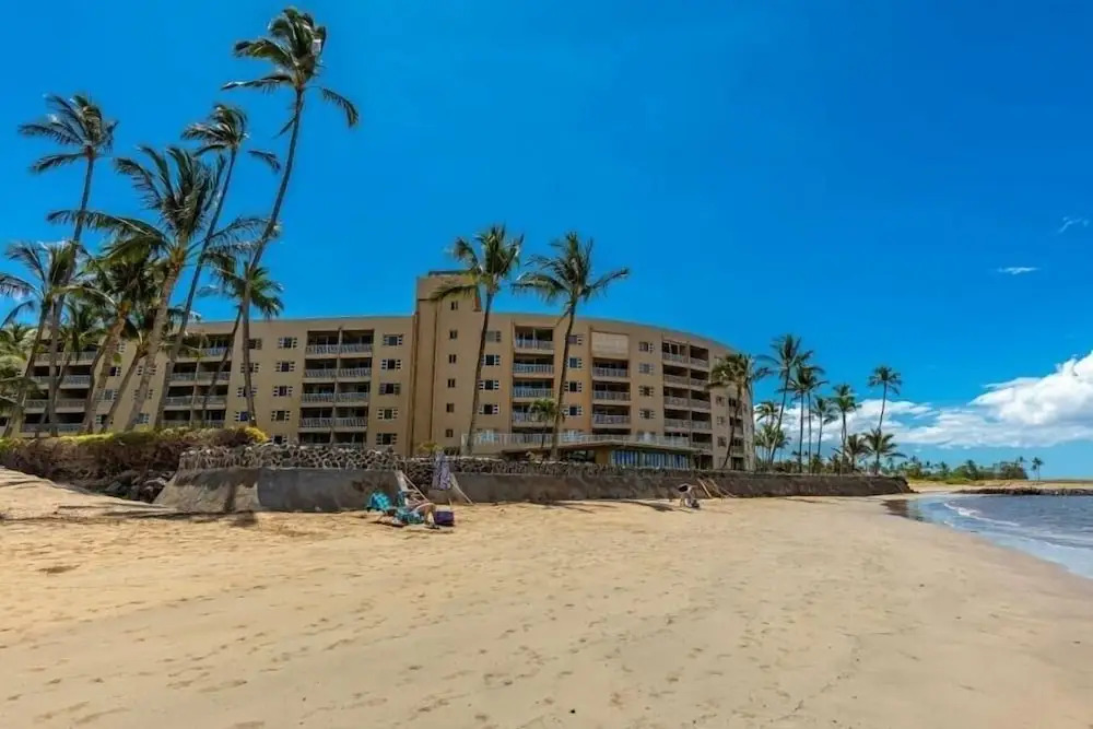 Menehune Shores, #517 1 Bedroom Condo by RedAwning
