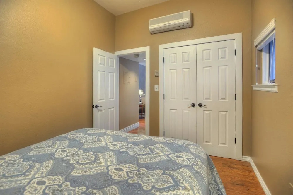 Jarvis Condo 109