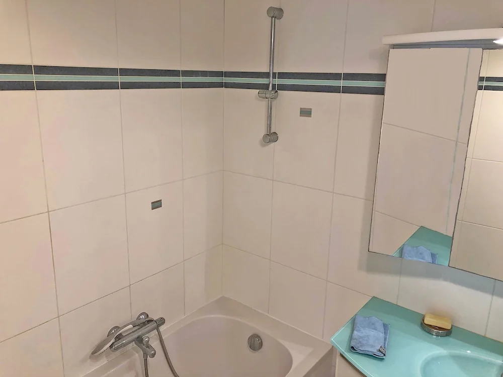 Modern Apartment With air Conditioning, Pool and Tennis Courts, Within Walking Distance of the Beach