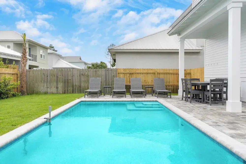 Flipper by Avantstay 18-person Retreat w/ Pool