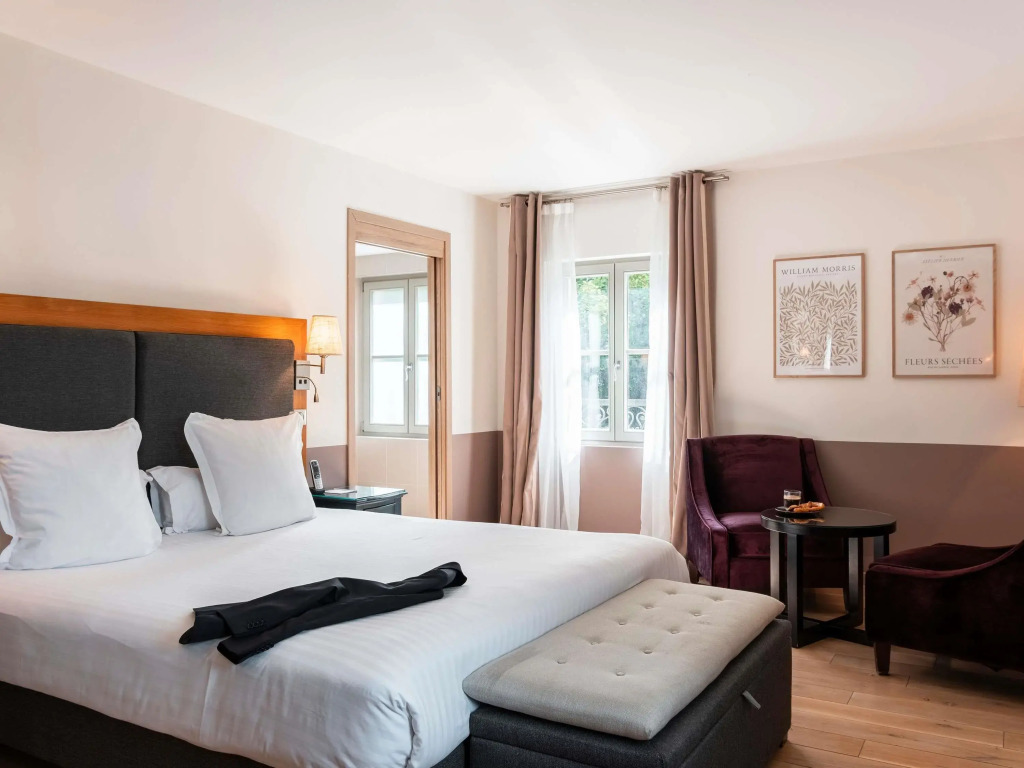 Mercure Maintenon