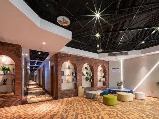 Happy Time Hotel (First Pier of Zhongshan Road Pedestrian Street)
