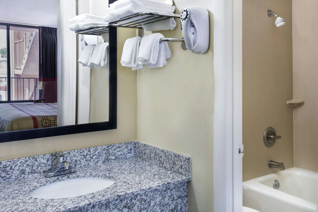 Days Inn by Wyndham Columbus-North Fort Moore