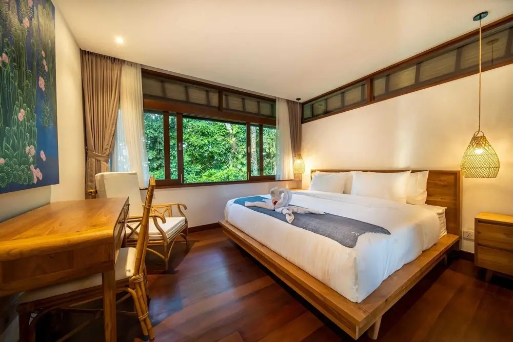 Jungle Wooden Villa, 3 BR, Ubud With Staff