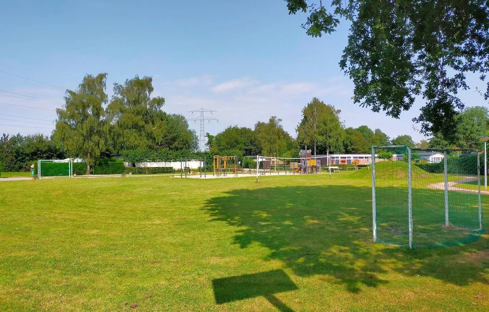 Gorgeous Home In Heinkenszand With Wifi