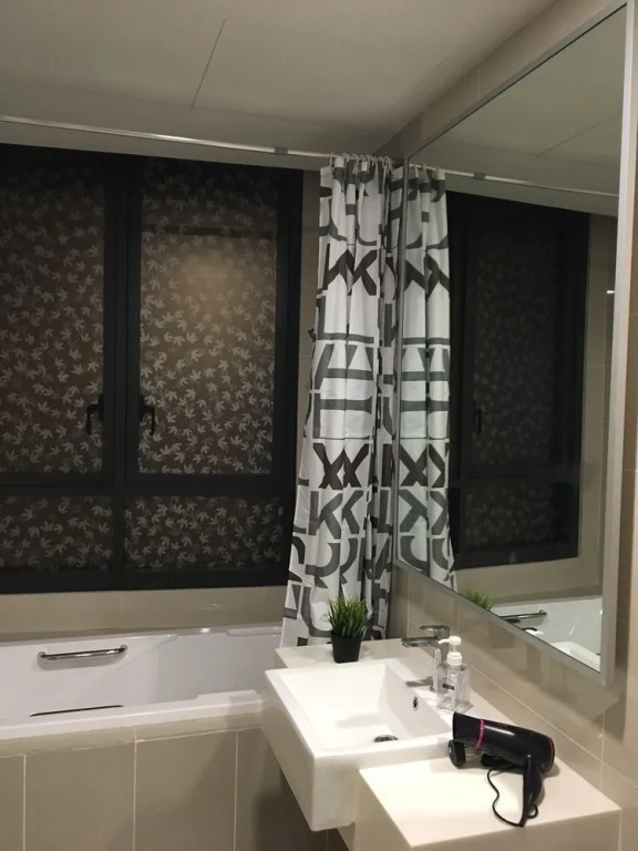 Lily and Loft - KL Gateway Bangsar LRT, WIFI, Netflix