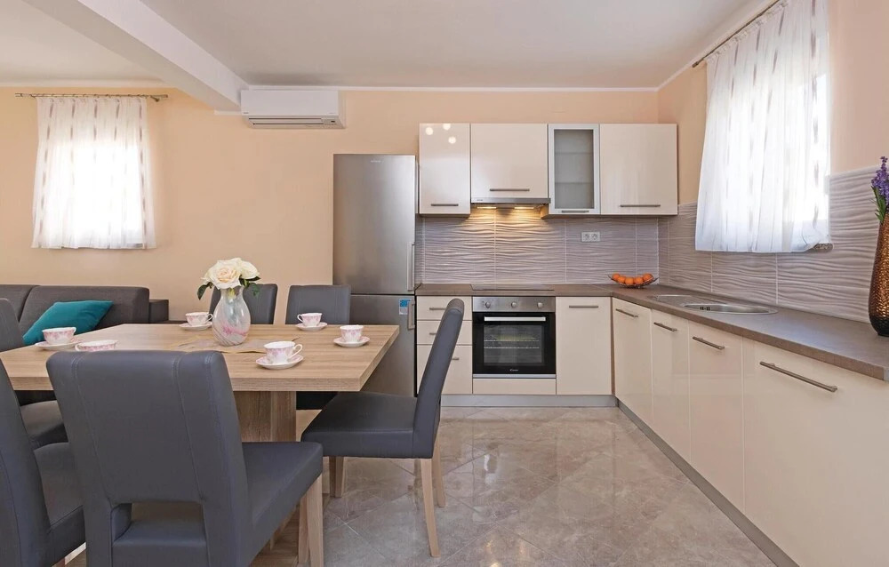 Four-Bedroom Holiday Home In Vodnjan