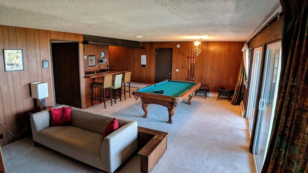 Hot Tub, Pool Table, Lake & Mountain Views !