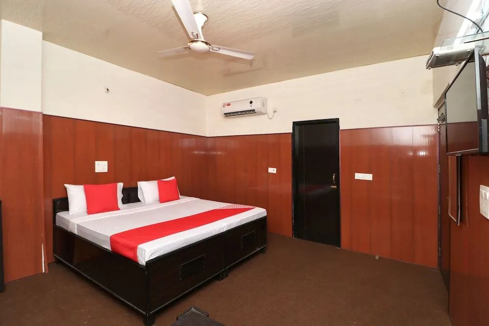 Oyo 27614 Hotel Oscar Inn