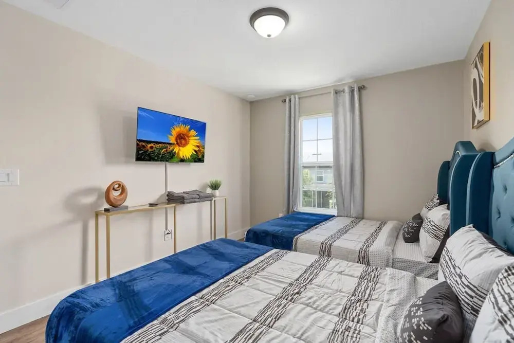 Super Cool- Sleeps 17 Newly Built Near Parks